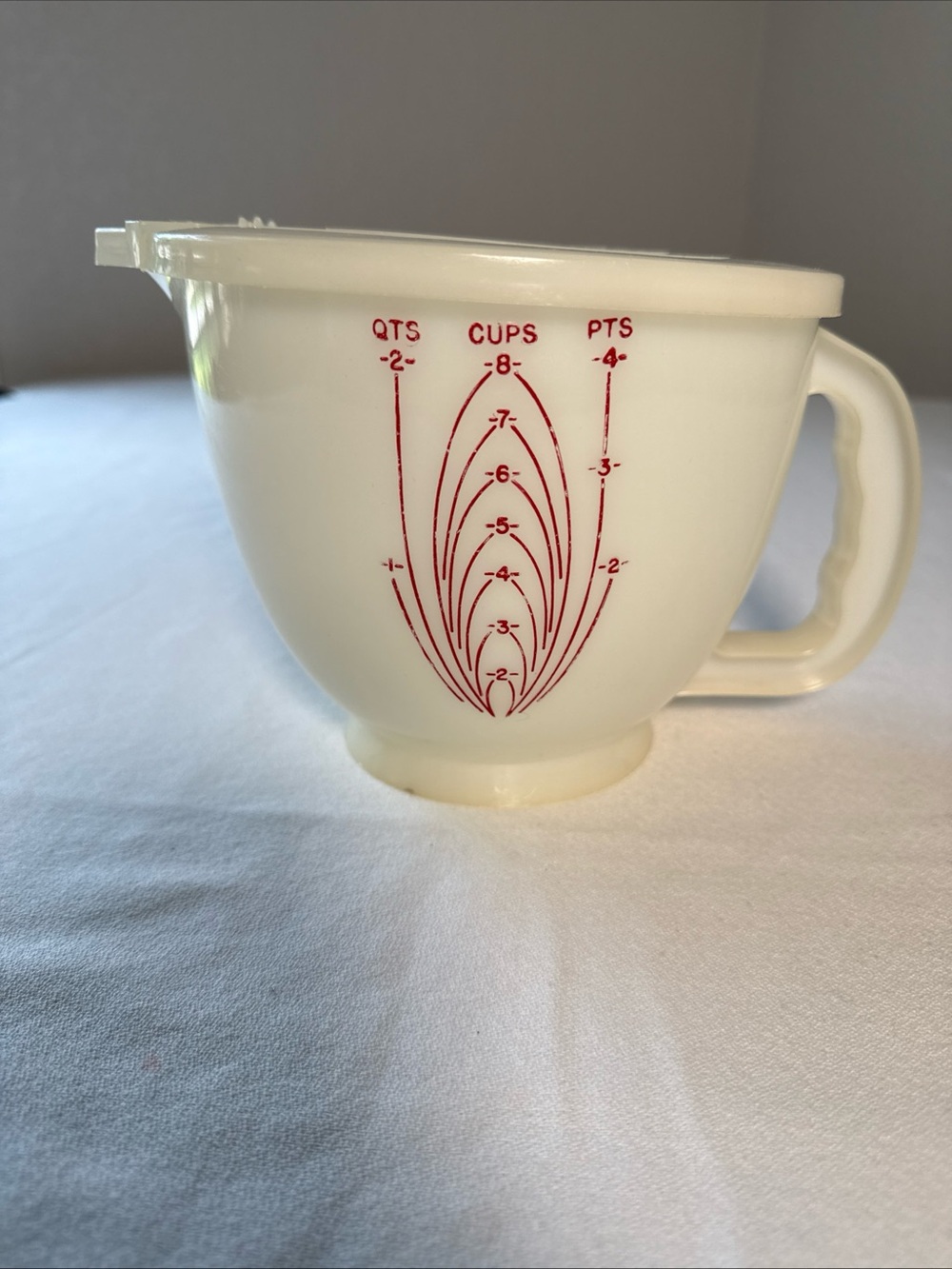 Tupperware White Mixing Bowl with Red Measurement Markings Includes Lid